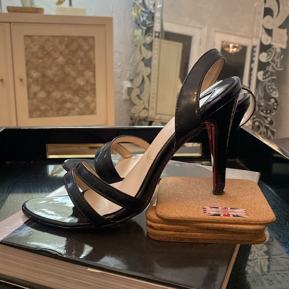 Beautiful authentic Christian Louboutin open toe heels. Used once - Picture 4 of 5